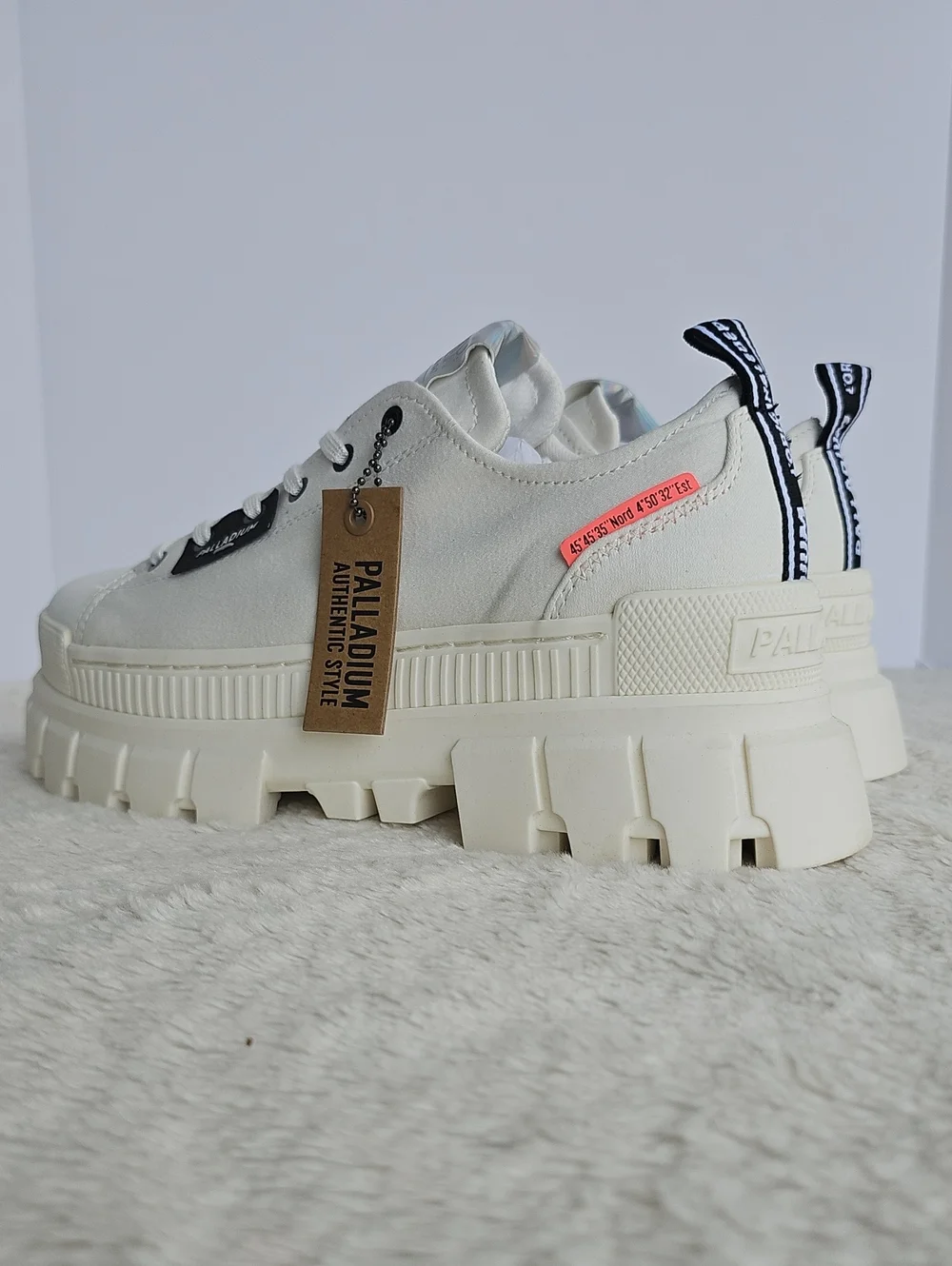 Palladium Revolt LO TX Platform Sneakers Star White Womens Size 10 NIB